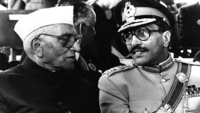 ਮੋਰਾਰਜੀ ਦੇਸਾਈ ਦੇ ਨਾਲ ਜਨਰਲ ਜ਼ੀਆ ਉਲ ਹੱਕ