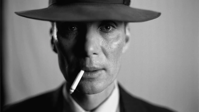 Cillian Murphy interpreta a Robert Oppenheimer.