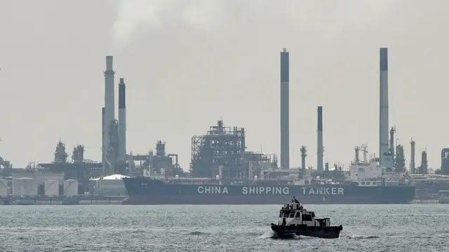 کشورهایی که درآمدهای نفتی مسدود شده ایران را در اختیار داشتند شامل چین، ژاپن، ایتالیا، یونان و کره جنوبی بودند