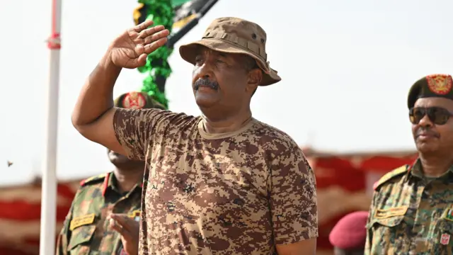 Shugaban Sudan, Janar Abdel Fattah al-Burhan, ke jinjana wa dandazon jama'a