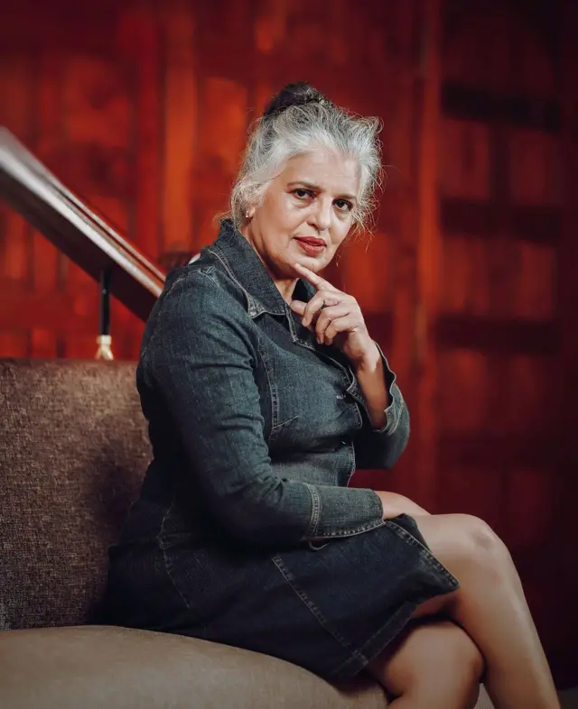 Karen Gillanning yalangoch fotosurati Rus jinsi va kichik jinsiy olatni