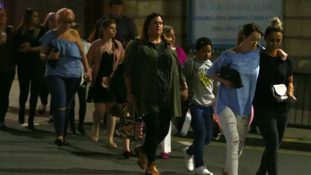 Público abandona el concierto