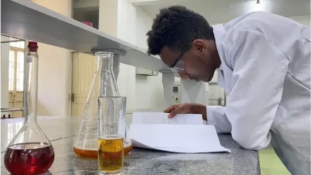 ኤርሚያስ ዋቅሹማ በቤተ ሙከራ ውስጥ