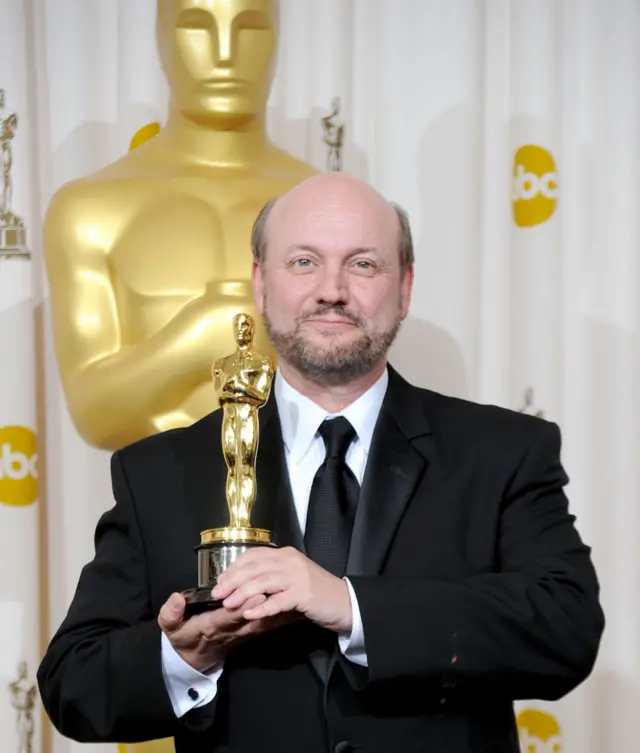 Juan José Campanella con su Oscar