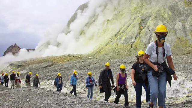 দ্বীপটি পর্যটকদের কাছে বেশি জনপ্রিয়