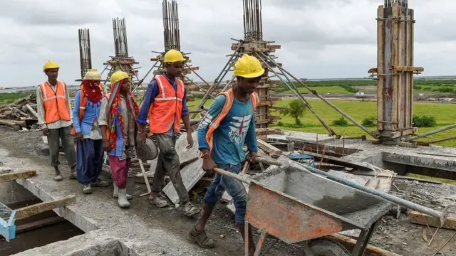 મજૂરોની તસવીર