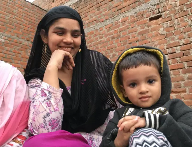 સમીરા તેમના બાળક સાથે