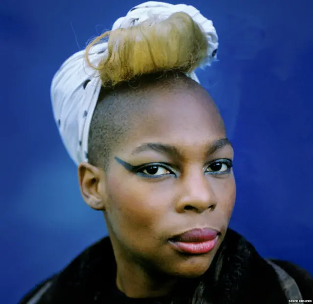 독창적인 스타일을 가진 80년대 여성