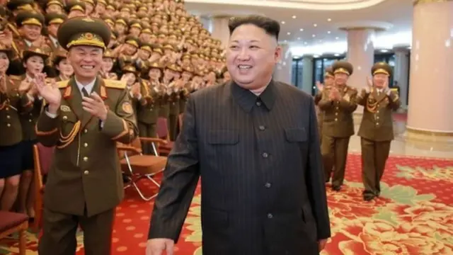 Kim Jong-un là em cùng cha khác mẹ của Kim Jong-nam.
