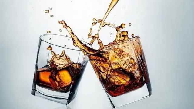 சென்னையில் மதுபான கடைகள் திறப்பு: கட்டுப்பாடுகளும் எதிர்ப்புகளும்