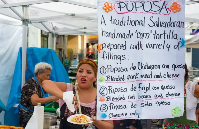 Pupusería en Canadá.