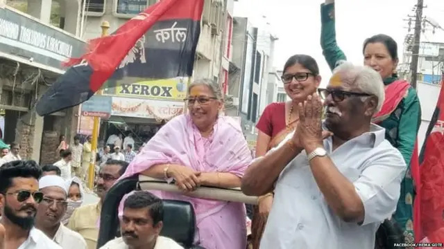 अनिल गोटे यांना महाआघाडीने भाजपविरुद्ध पाठिंबा दिला आहे.