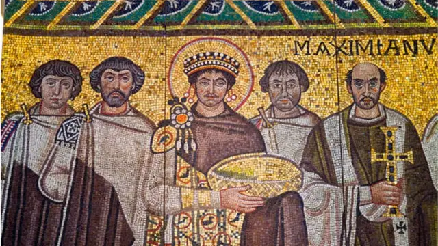 فسيفساء للإمبراطور جستنيان وبلاطه
