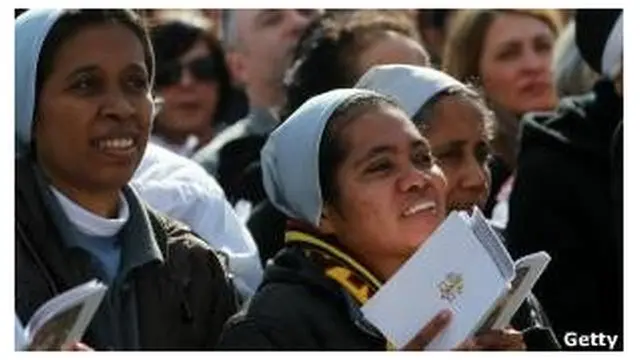 व्हॅटिकन सिटीतील भाविकांची गर्दी