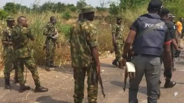 Ndị agha na ndị gakwara ebe ahụ