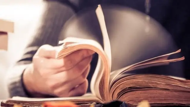 অনেক সময় বিশালকার বই পড়তে অনীহা দেখা দেয়।