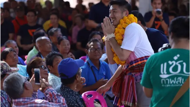 ธนาธร จึงรุ่งเรืองกิจ