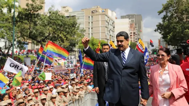 Президент Николас Мадуро на митинге