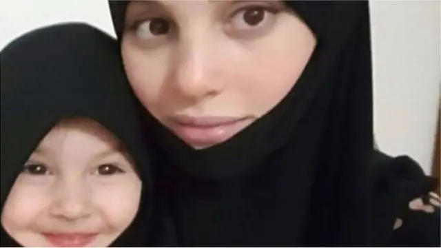 Rus keksa ayollarning yalangoch fotosuratlari