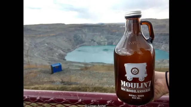 Una botella de Moulin 7