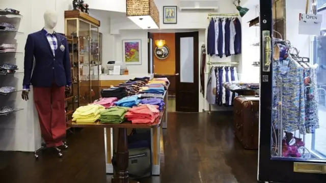 أحد متاجر سايمون كارتر من الداخل