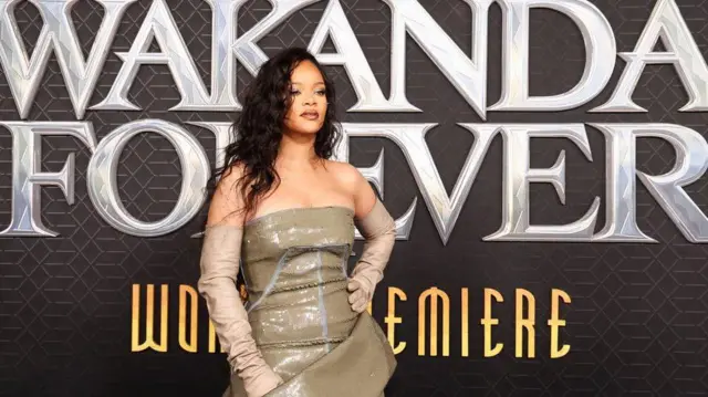 Rihanna Black Panther: Wakanda Forevever'ın galasında 