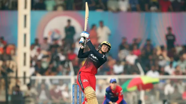 रॉयल चैलेंजर्स बैंगलोर की स्किपर स्म़ति मंधाना