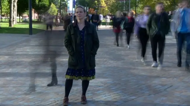 చుట్టూ జనం ఉన్నా ఒంటరిగా ఉండటం, ప్రపంచంతో సంబంధాలు లేకపోవడం వంటివి ఒంటరితనానికి ప్రధాన కారణాలు