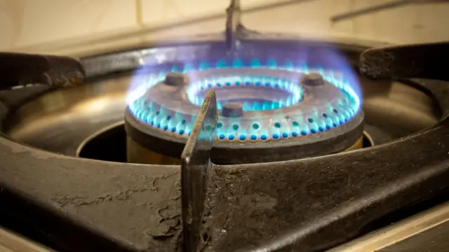கேஸ் சிலிண்டர் விலை: ஒரே நாளில் 250 ரூபாய் உயர்வு