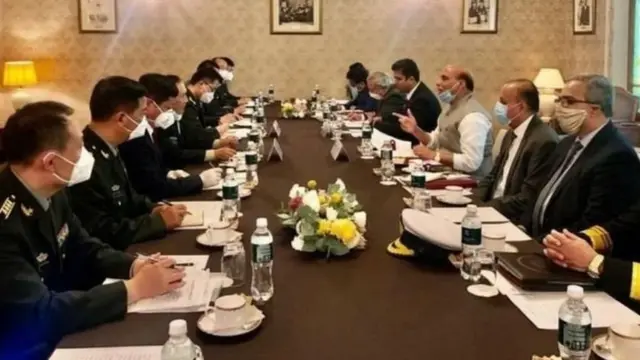 राजनाथ सिंह चीनी रक्षा मंत्री के साथ