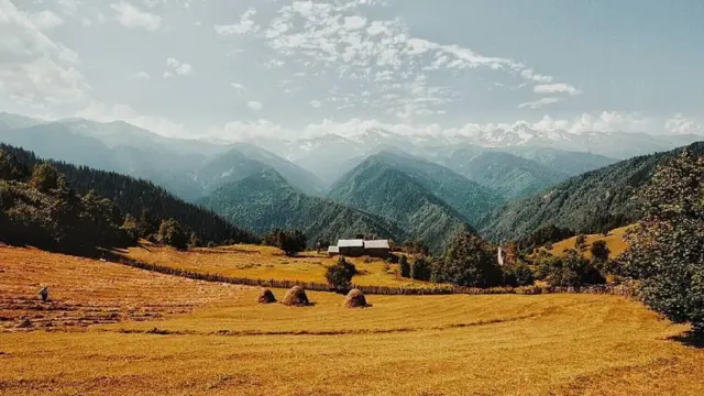 Каникулы в Местии, в Грузии, проводит @emory_blaine.