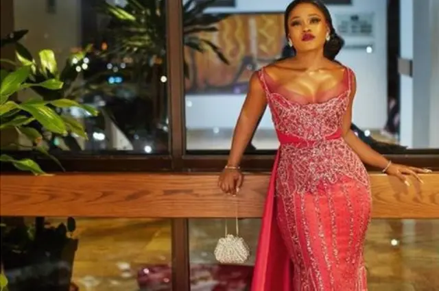 Lee Ceec onye ama ama