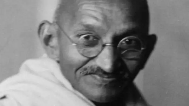 নিজের জিনিসপত্র বিলিয়ে দেয়ার খ্যাতি রয়েছে মোহনদাস করমচাঁদ গান্ধীর