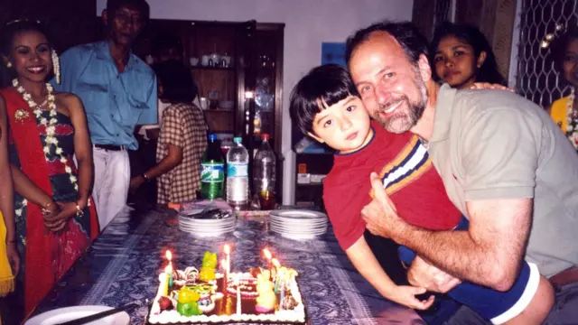 Prof. Robert Hefner bersama putranya di Yogyakarta.