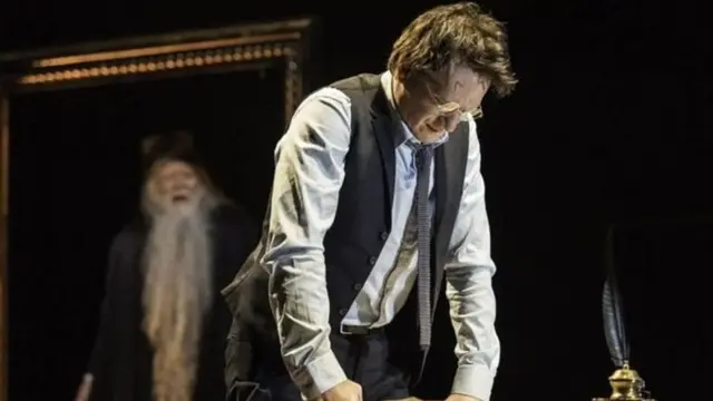 сцена из спектакля