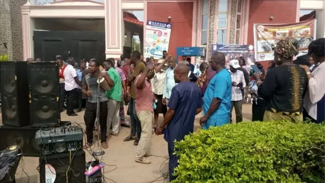 Awọn oṣiṣẹ lẹnu iloro fasiti EKSU