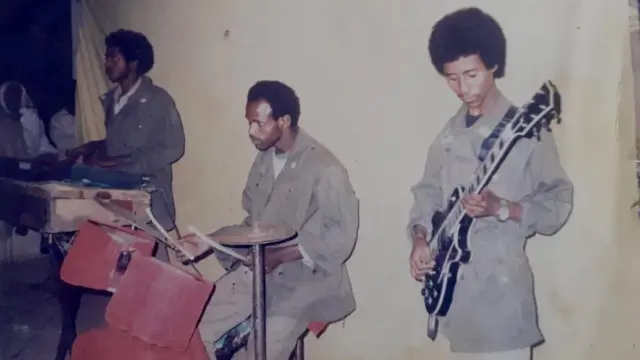 ኣባላት ጉጅለ ባህሊ ትግራይ [ኮማንደር ሙሉ ደሞዝ ካብ ጸጋም ንየማን ኣብ መወዳእታ]