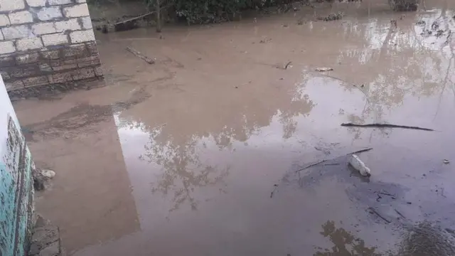 Aşağı Ağcakənd sakini Yasin Hüseynov: "Paltaryuyan, soyuducu, şkaflar, döşəmə, hər şey məhv olub"