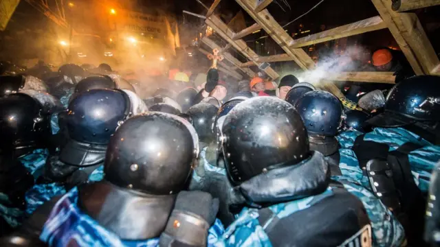 Сутички правохоронців та активістів Майдану взимку 2014 року