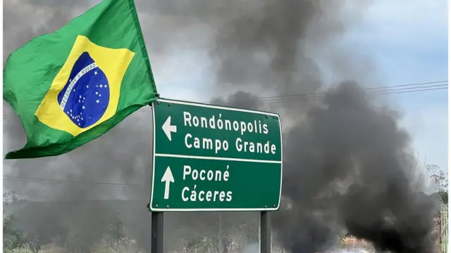 Apoiadoresaplicativo de aposta que ganha dinheiroJair Bolsonaro fazem protesto no Mato Grosso do Sul eaplicativo de aposta que ganha dinheirooutros 15 estados