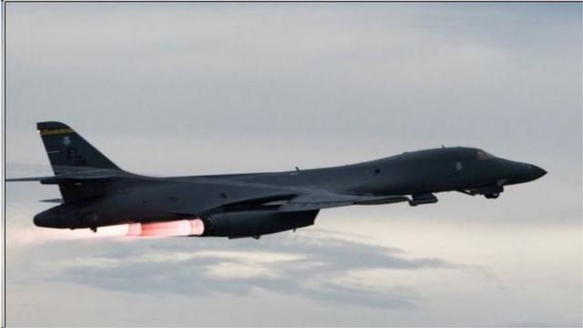 5月美国空军的B-1B战略轰炸机数次在南沙群岛中国人工岛礁附近进行训练飞行