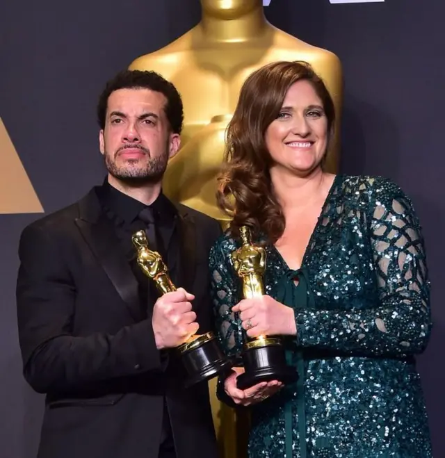 OJ: Made in America yönetmeni Ezra Edelman (solda) ve yapımcısı Caroline Waterlow (sağda)