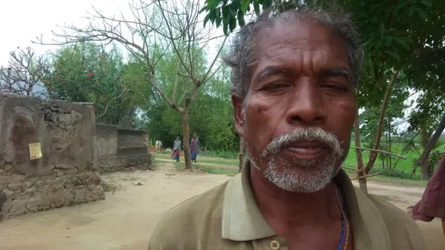 टोले के बुज़ुर्ग यद्दु टुडु