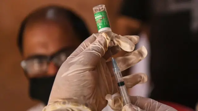 વસતીની દૃષ્ટિએ ભારતમાં હજુ સુધી ઘણા ઓછા લોકોને મળ્યા છે રસીના બંને ડોઝ