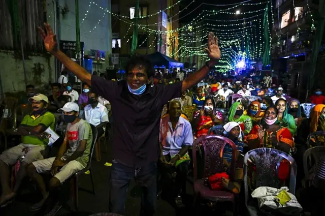 කොළඹ මැතිවරණ ප්‍රචාරක රැලියක එජාප ආධාරකරුවන්