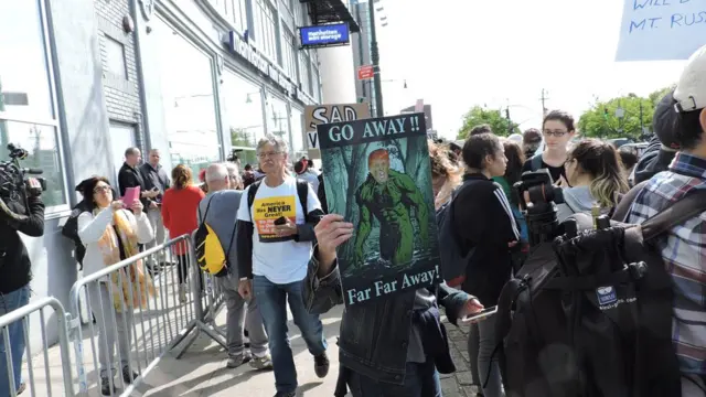 Протестующие встречают Трампа в Нью-Йорке