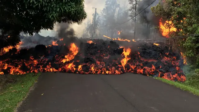 Lavavila nova crb palpitevulcão avançandovila nova crb palpiterua no Havaí