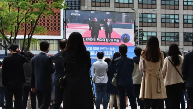 Pantalla Kim y Moon.