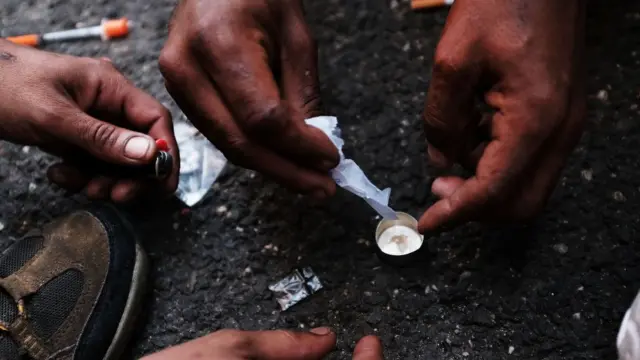 போதைப் பொருளுக்கு அடிமை