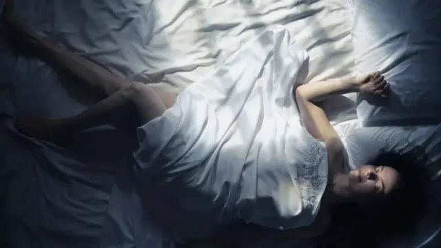 Postoje neke teorije da sjajna mesečina na vrhuncu lunarnog ciklusa može poremetiti san ljudi i dovesti do promena raspoloženja